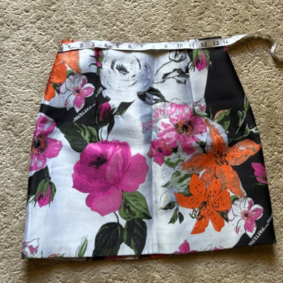 Off-White
Off White Floral Mini Skirt Multicolor
 size 36 - Picture 11 of 14